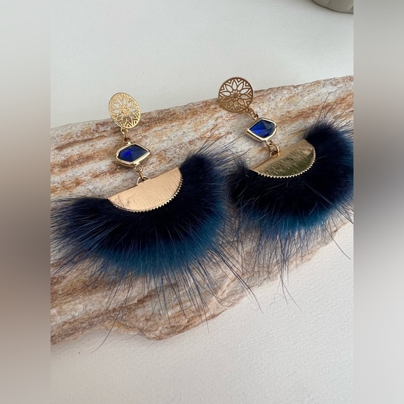 Elegant Blue Feather Dangle Earrings - Stylish Evening Retro Earrings - Picture 3 of 14